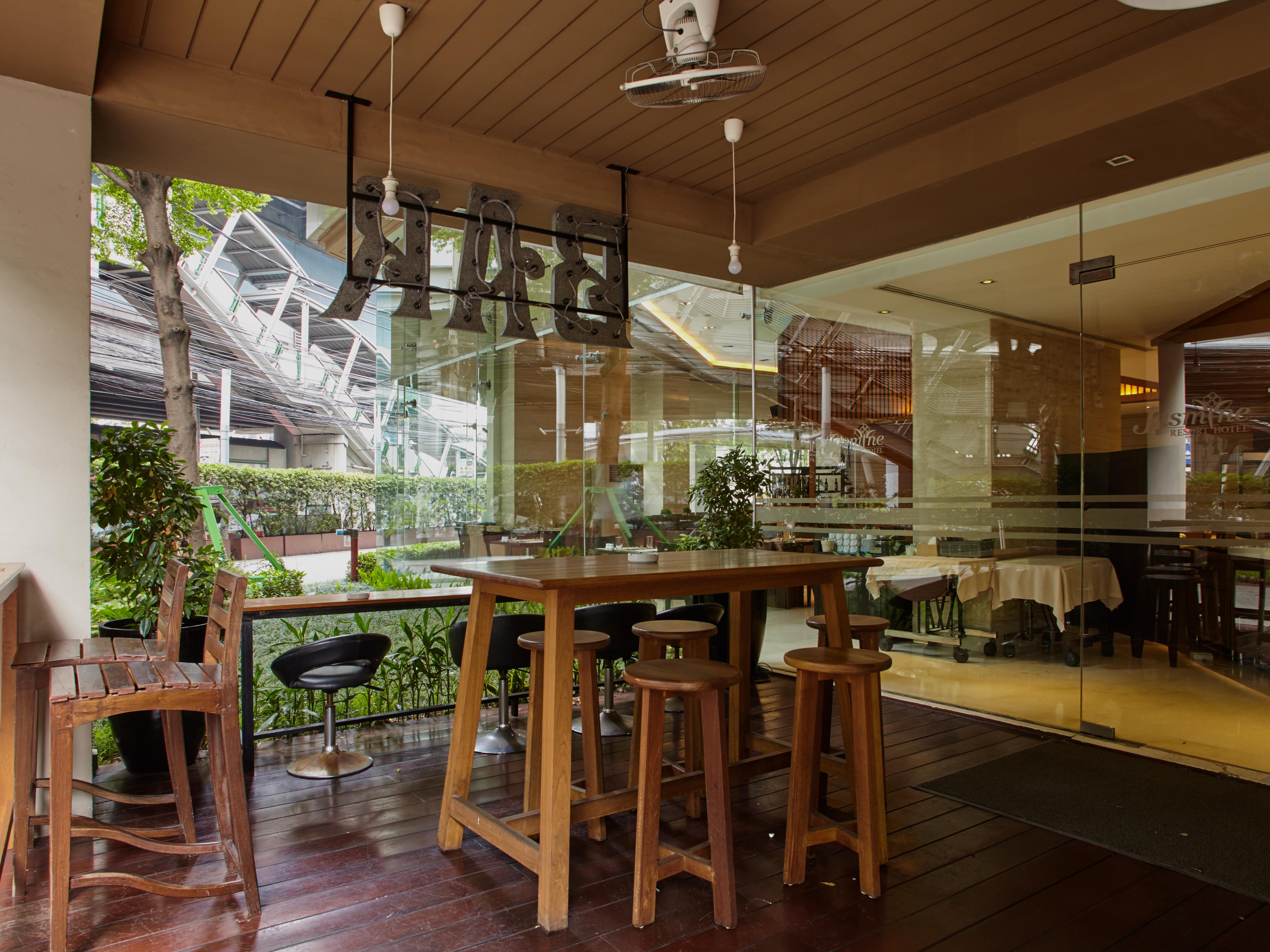 Jasmine Resort Bangkok Exterior photo The interior of the restaurant