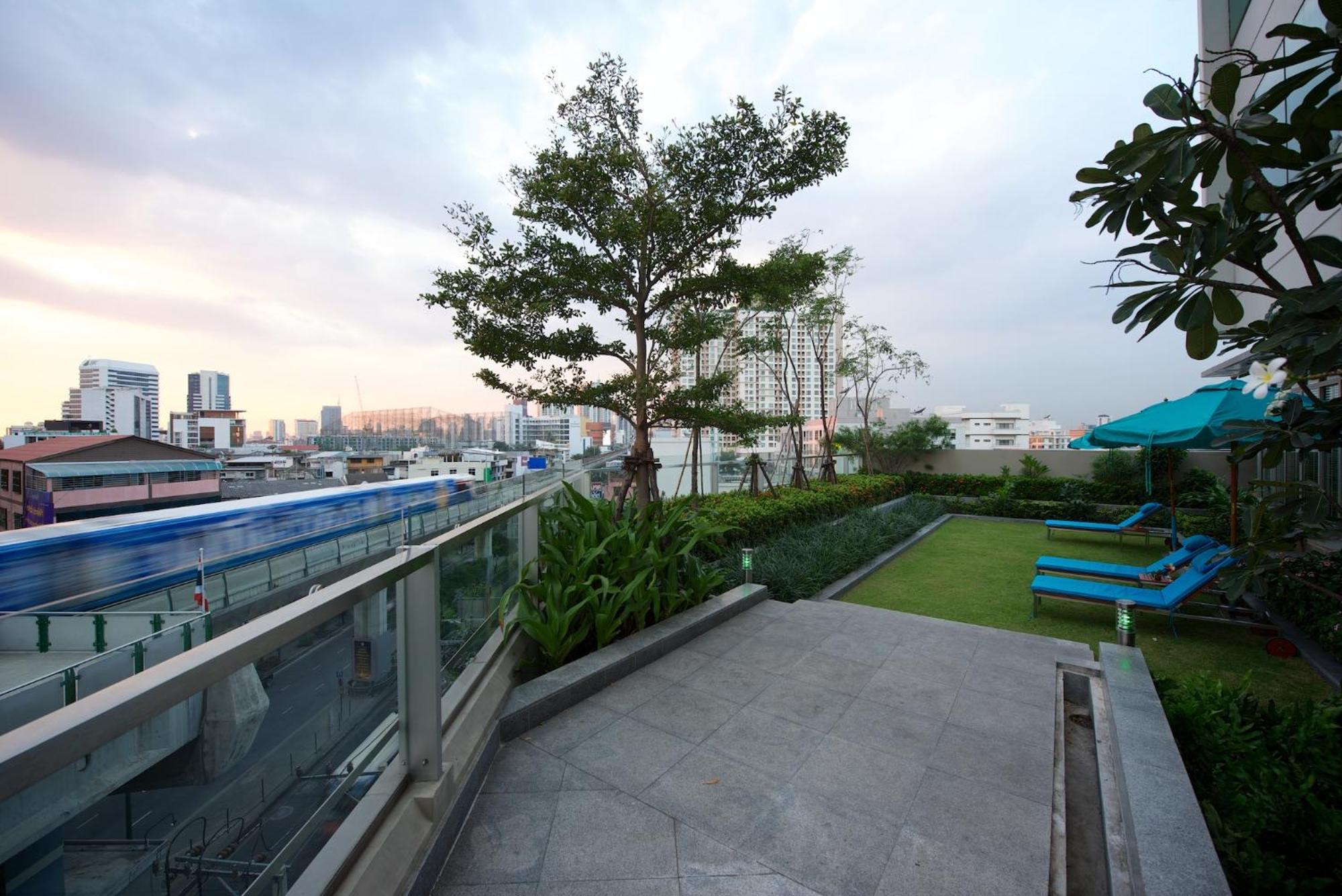 Jasmine Resort Bangkok Exterior photo Sky garden